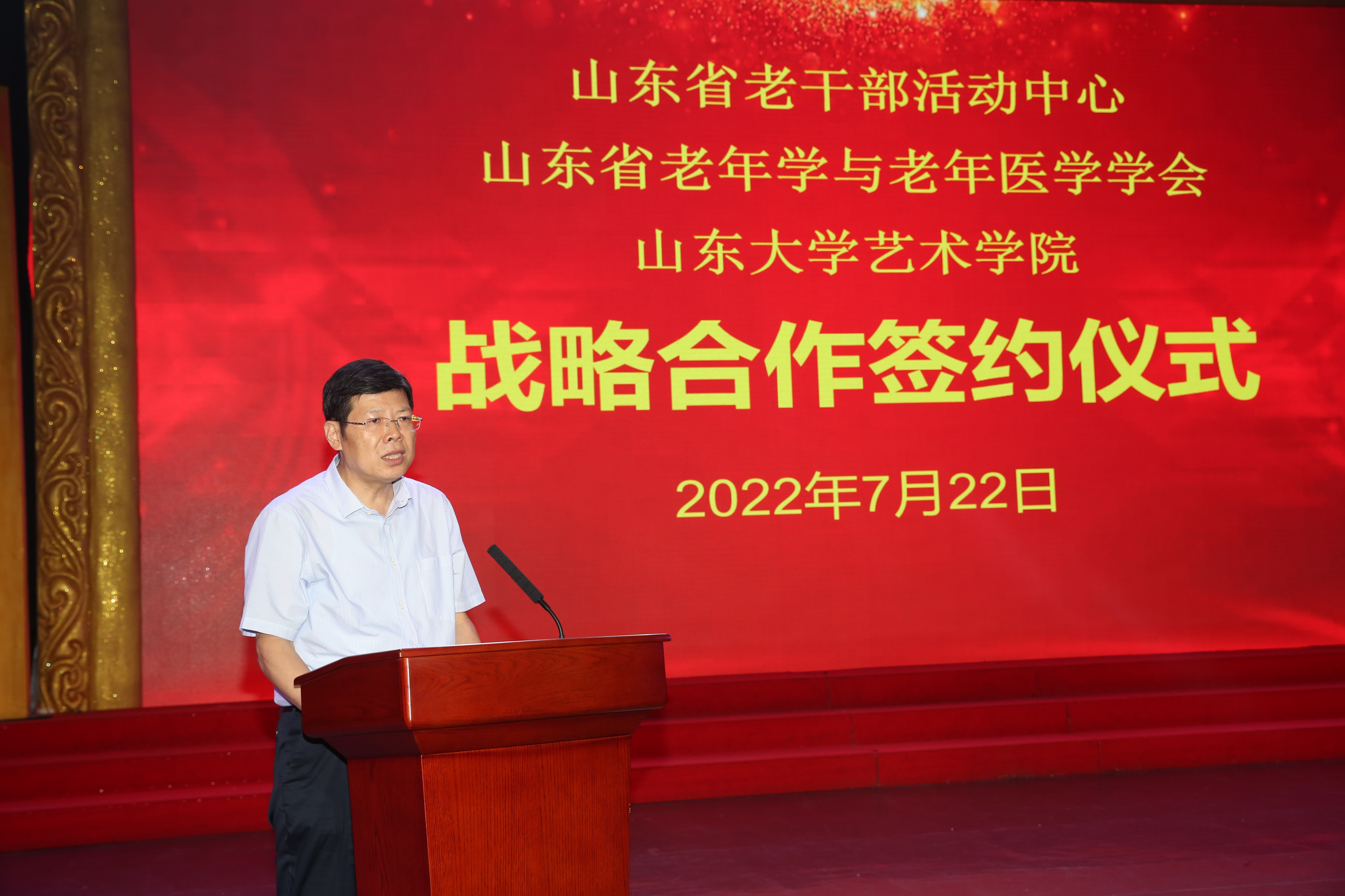 張鵬遠書記介紹活動中心情況.JPG 張鵬遠書記介紹活動中心情況.JPG